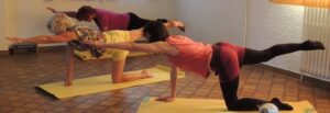 4 pattes-Bras et jambe levés-Cours et stages-Yoga-Marseille 5è-Yvette Clouet