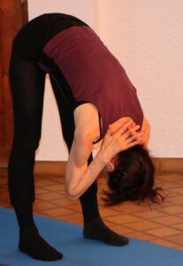 Étirement de l'arrière du corps et du cou-Cours et Stages-Yoga-Yvette Clouet-13005 Marseille