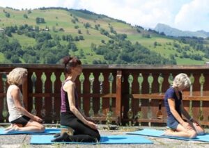 Repousser ischions assis-Cours-Yoga-Yvette-Clouet-13005-Marseille